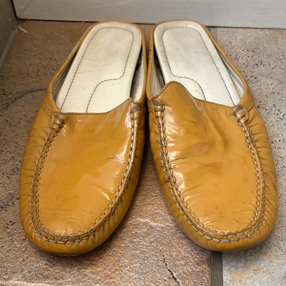 Tod's Yellow Leather Moccasins for Women - Picture 1 of 2